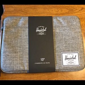 13” Herschel Anchor Sleeve